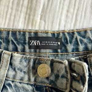Zara 100% denim jeans. Beautiful denim with a hint of grey to it. Size USA 6.